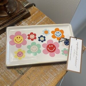 Cupcakes & Cashmere White/Gold/Pink "Smiley Face Daisies" Decorative Dish